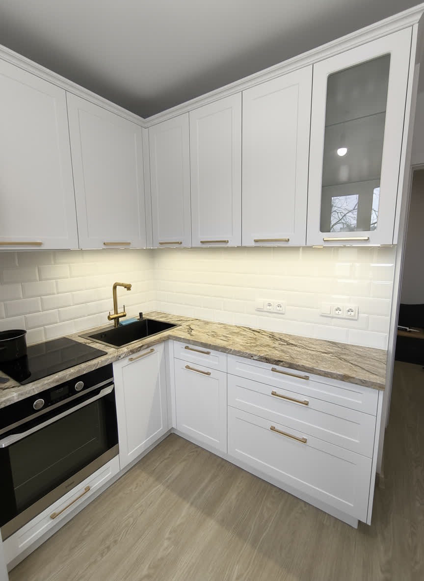 Кухня с фурнитурой BLUM Сургут