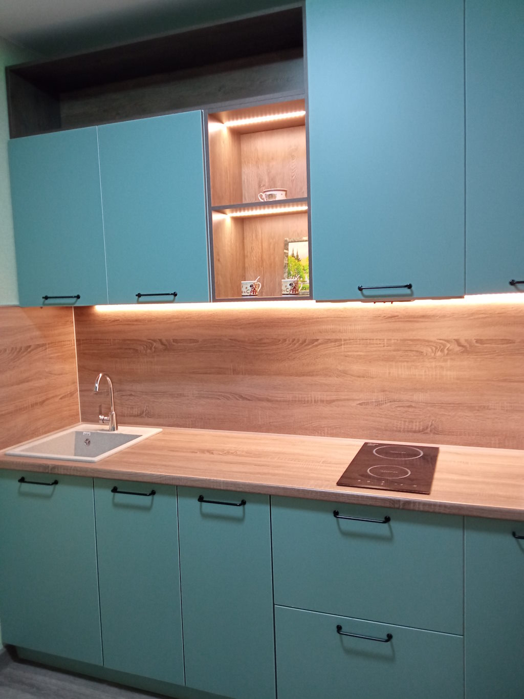 Кухня с подсветкой на заказ