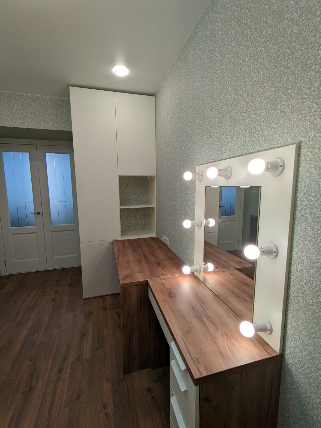 Гостиная с библиотекой изготовление